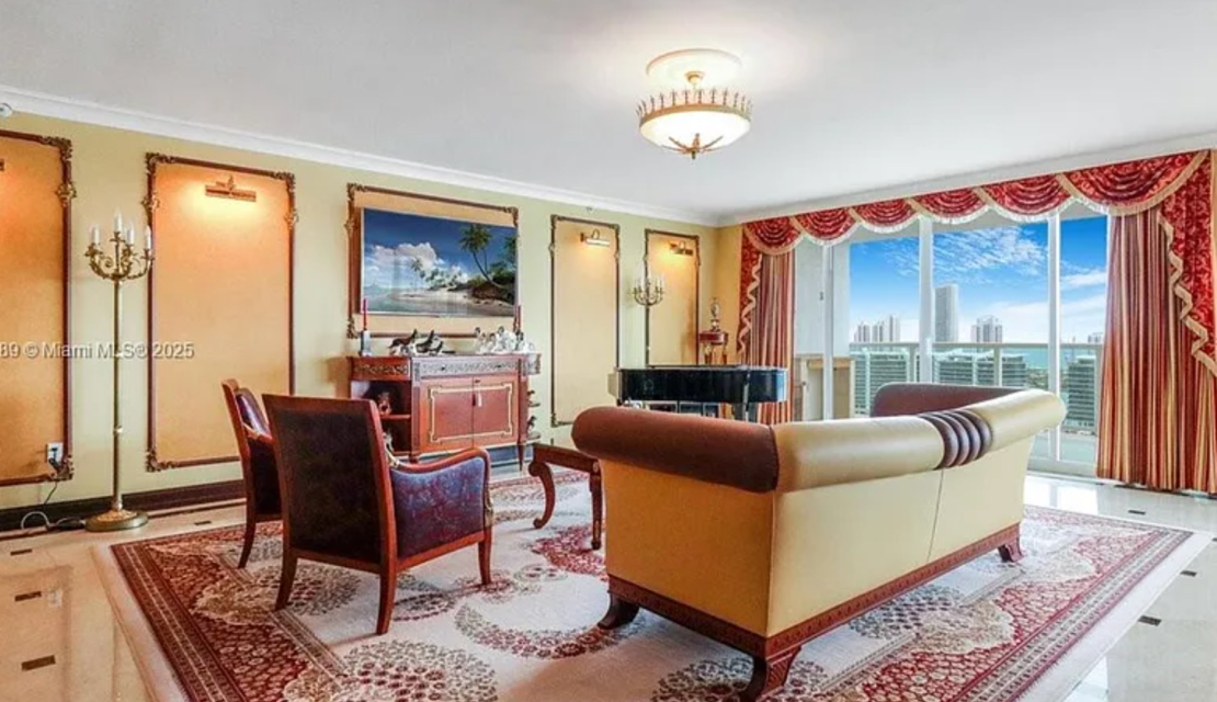 Luxury Waterfront Home In Aventura